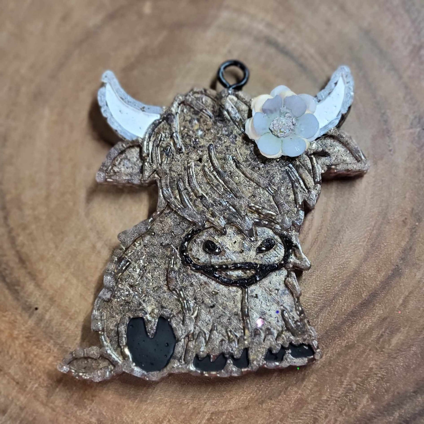Boujie Highland cow full body
