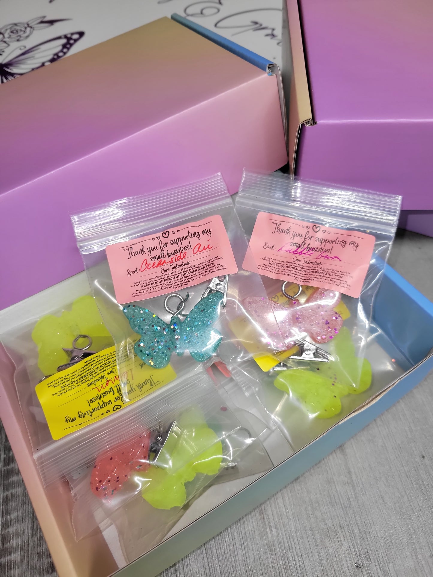 Butterfly vent clip box