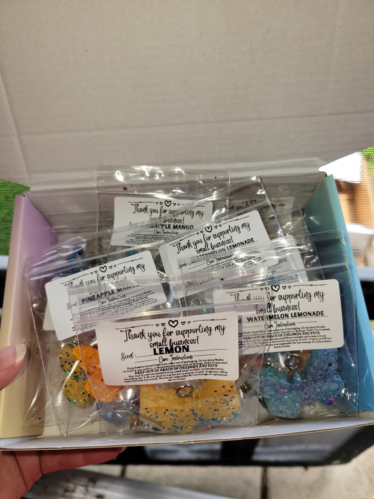 Butterfly vent clip box