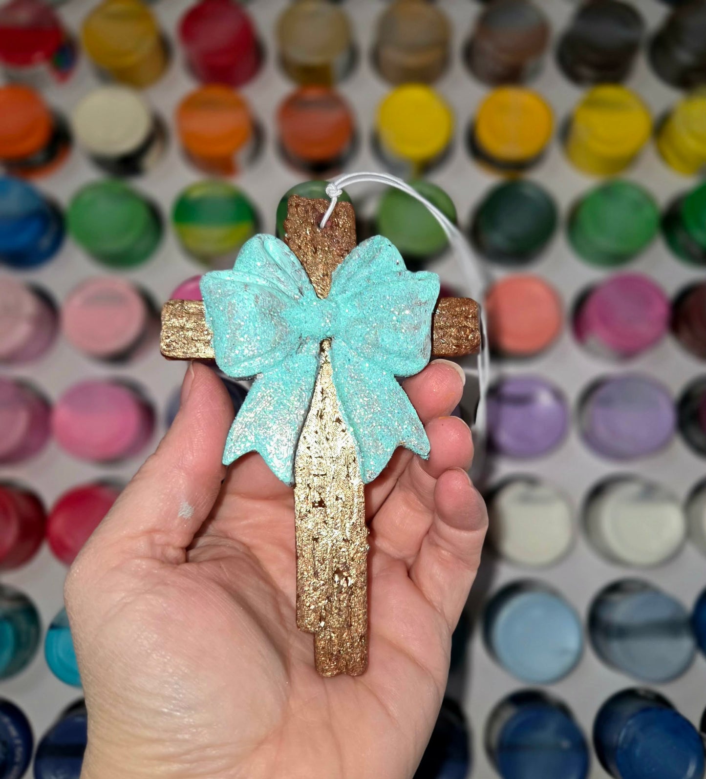 Cross with bow- bow color can be changed otherwise will be random