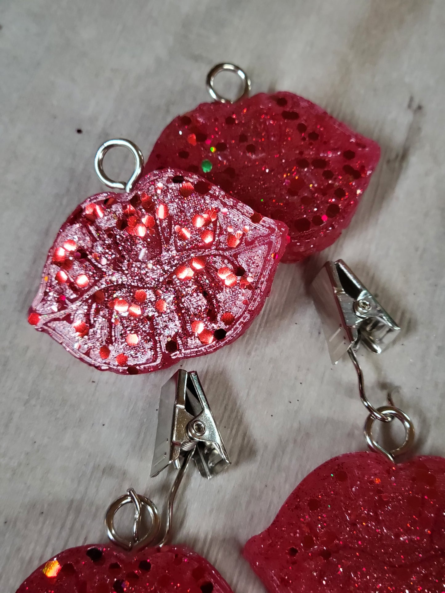 Red hot lips vent clips