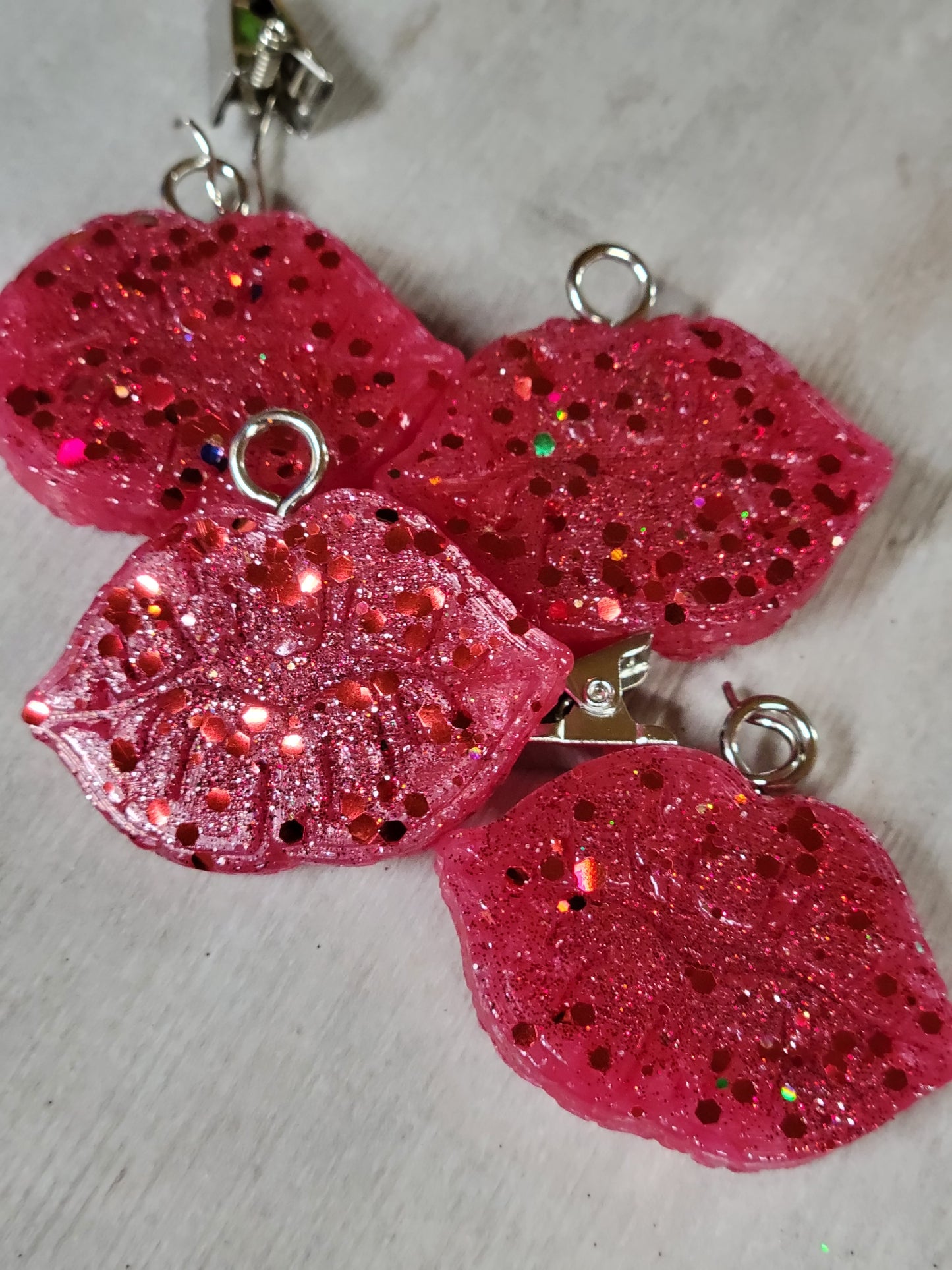 Red hot lips vent clips