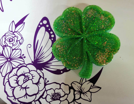 large 4 leaf clover